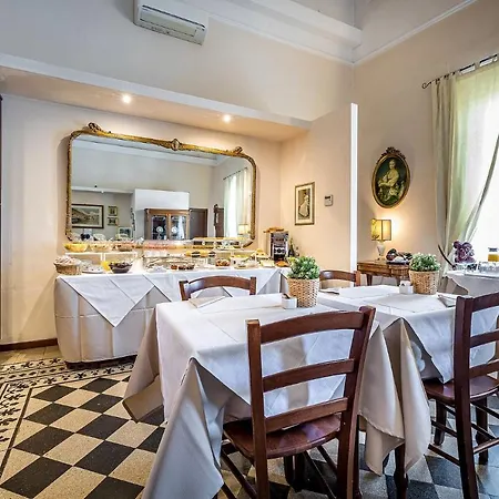 Emma Small Luxury Hotell 2*